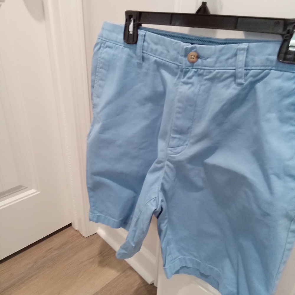 Izod Flat Front Size 33. Men's Light Blue Casual Shorts